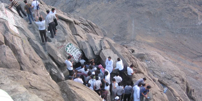 চরম গরমে হেরা গুহা যাওয়ার সময় কমাল সউদি