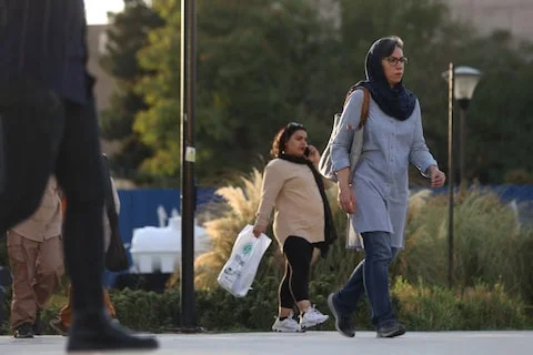 ৪৭ বছর ধরে আমেরিকায় থাকা ইরানি নারীকে গ্রেফতার