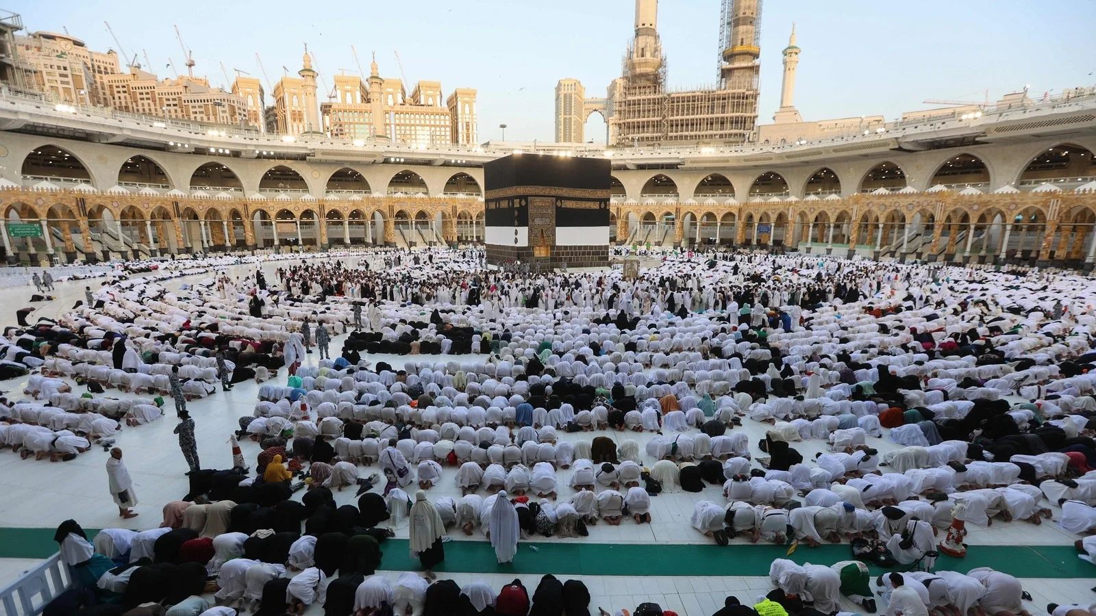 হজ শুরু: তাঁবুর শহর মিনায় উপস্থিত আল্লাহর মেহমানরা