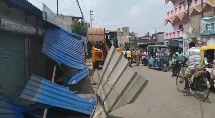 দীর্ঘ টালবাহানার পর অবশেষে দখল মুক্ত চম্পাহাটি মেন রোড