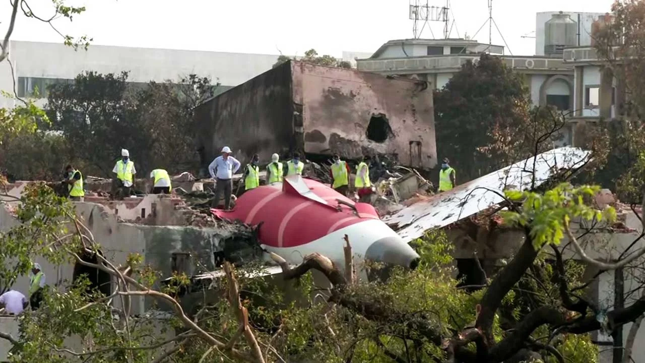 DNA পরীক্ষায় শনাক্ত ৯ মৃতদেহ, এক যাত্রীর দেহ তুলে দেওয়া হল পরিবারের হাতে