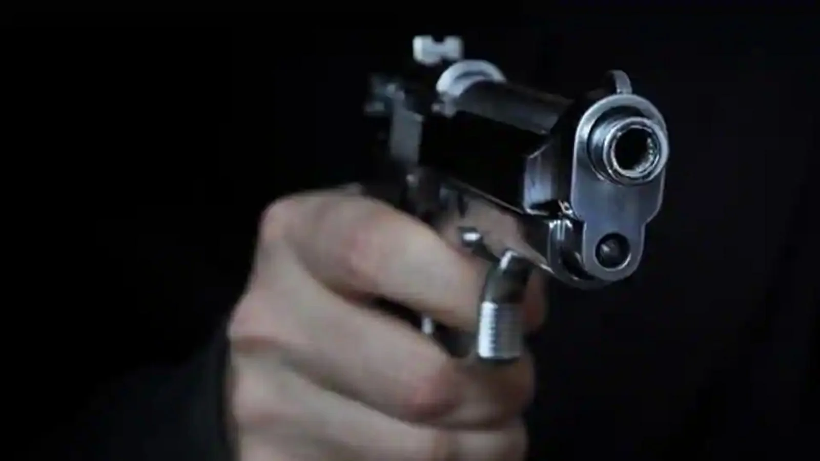 মালদায় ফের শুটআউট, গোষ্ঠী সংঘর্ষে গুলিবিদ্ধ টোটো চালক