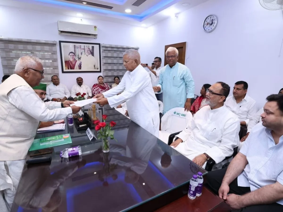 আরজেডির প্রেসিডেন্ট নির্বাচন, মনোনয়নপত্র জমা দিলেন লালু প্রসাদ যাদব