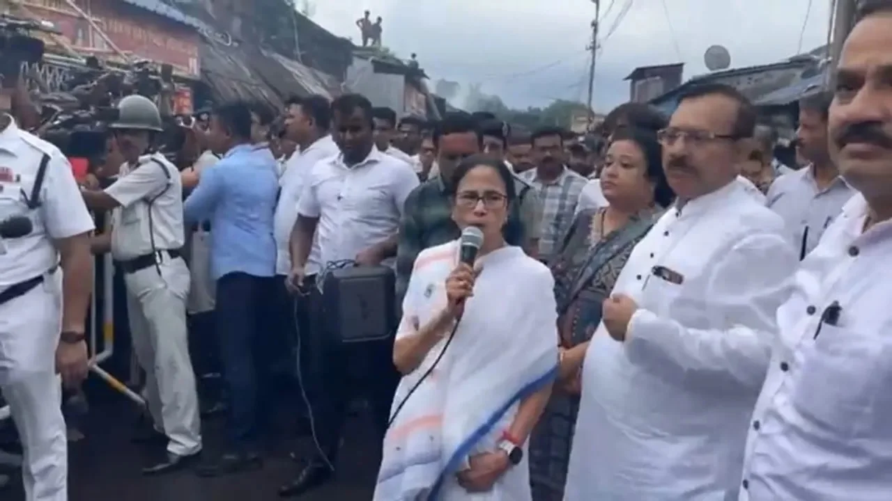 খিদিরপুর অগ্নিকাণ্ডে ক্ষতিগ্রস্থদের আর্থিক সাহায্যের আশ্বাস মুখ্যমন্ত্রীর