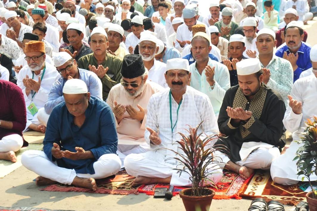 পার্ক সার্কাস ময়দানে ঈদ-উল-আযহা'র নামাযের কিছু চিত্র