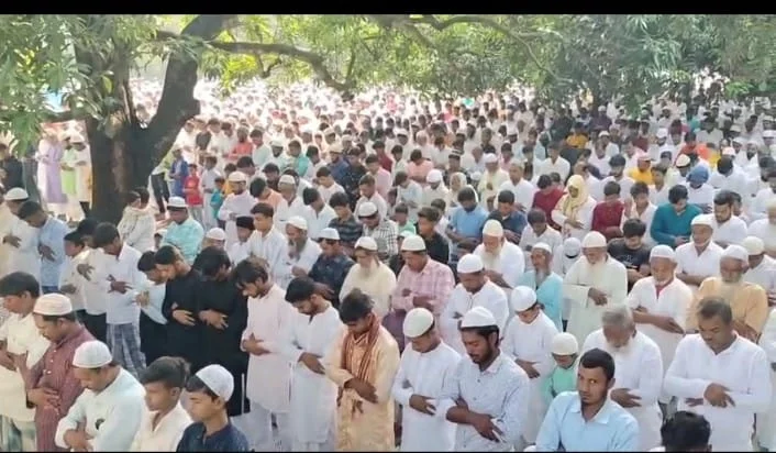 হাজারও মুসল্লির ঢল, উৎসবের আবহে ঈদ-উল-আযহা'র নামায সম্পন্ন লোহরপুর ঈদগাহ ময়দানে