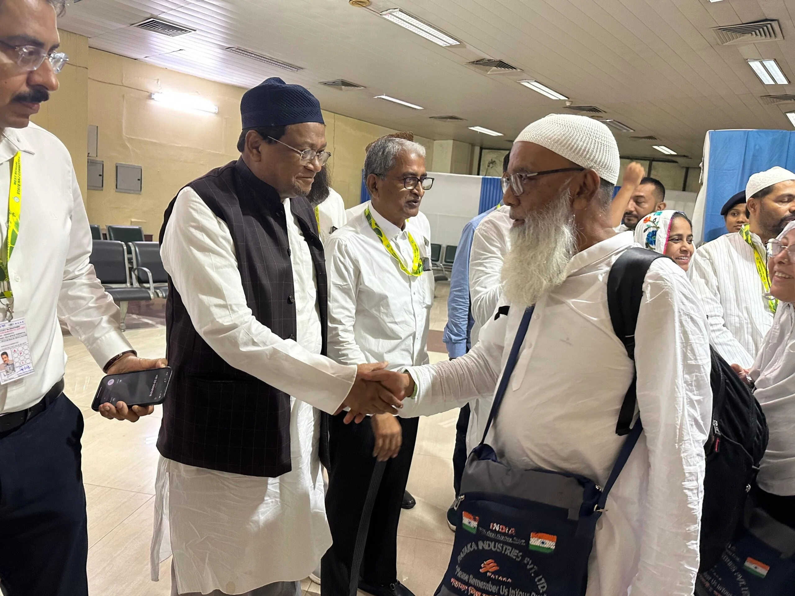 কলকাতায় ফিরলেন রাজ্যের হাজিরা, বিমানবন্দরে মুখ্যমন্ত্রীর শুভেচ্ছা ফিরহাদের
