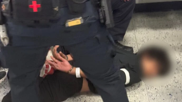 ভারতীয় ছাত্রের সঙ্গে অমানবিক আচরণ, হাতকড়া পরিয়ে দেশে ফেরত পাঠাল ট্রাম্প প্রশাসন