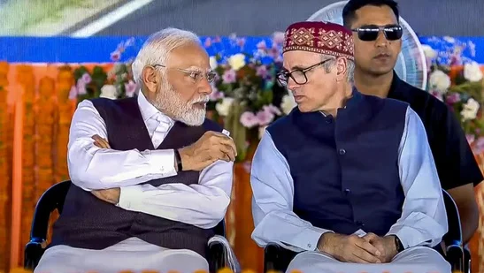 রসিকতার ছলে মোদিকে পূর্ণ রাজ্যের মর্যাদা ফিরে পাওয়ার প্রস্তাব উত্থাপন ওমর আবদুল্লাহ'র