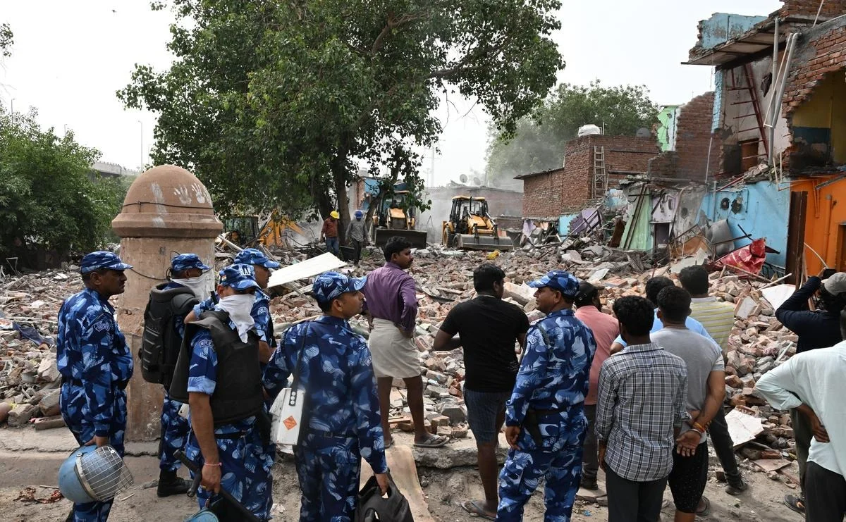 দিল্লির নিজামুদ্দিন স্টেশনের কাছের মাদ্রাসী ক্যাম্পে উচ্ছেদ শুরু, বঞ্চনার অভিযোগে সরব বাসিন্দারা