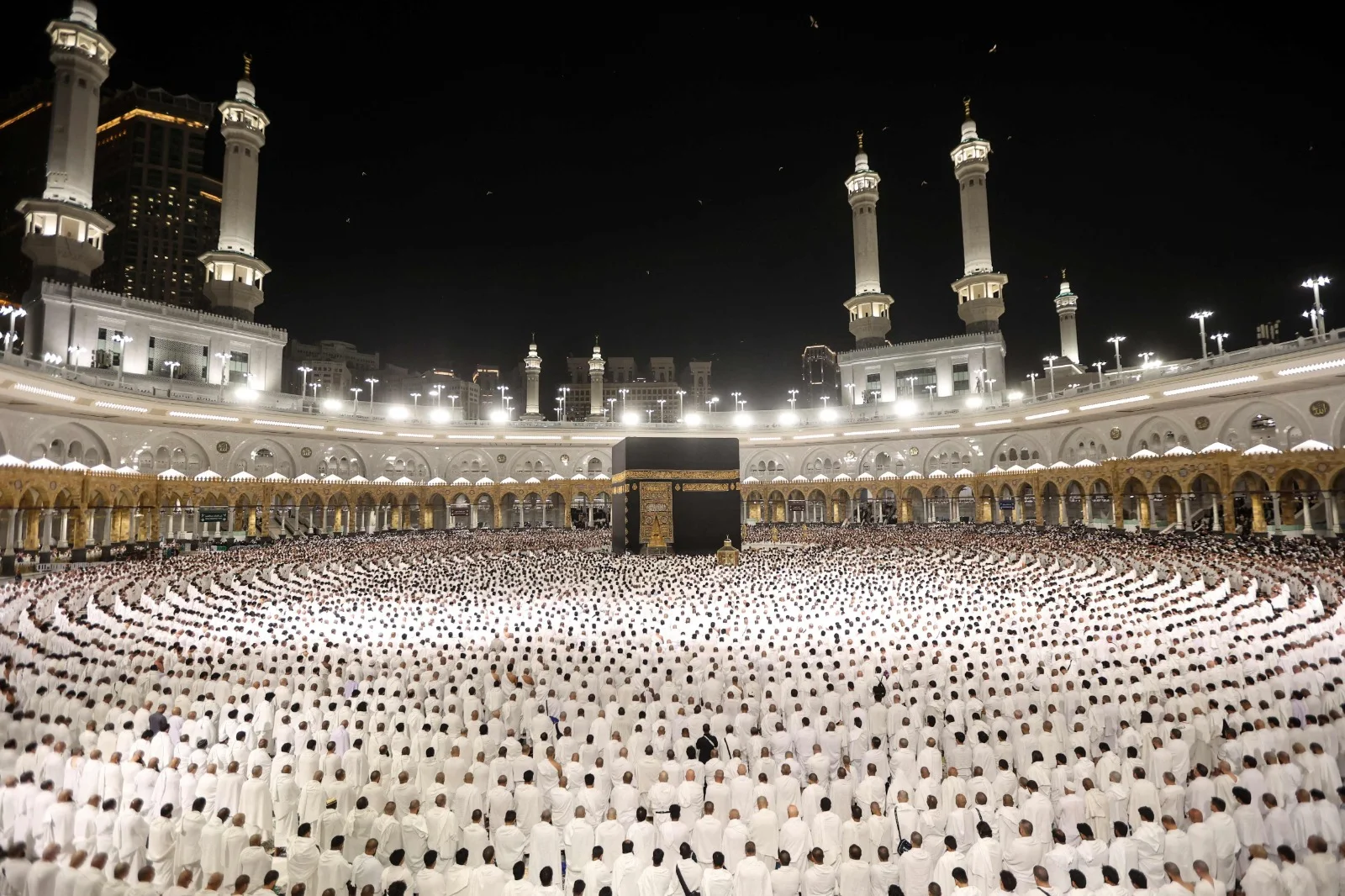 হজ নিরাপত্তায় প্রথমবার আগুন নেভানো ও উদ্ধারে এআই ড্রোন