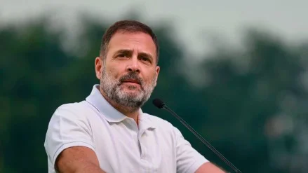 ট্রাম্পের কথাতেই আত্মসমর্পণ, এবার মোদিকে খোঁচা রাহুলের