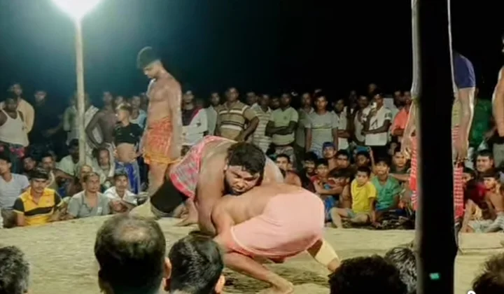 বিলুপ্তির পথে গ্রাম-বাংলার ঐতিহ্যবাহী খেলা মল্লকুস্তি!