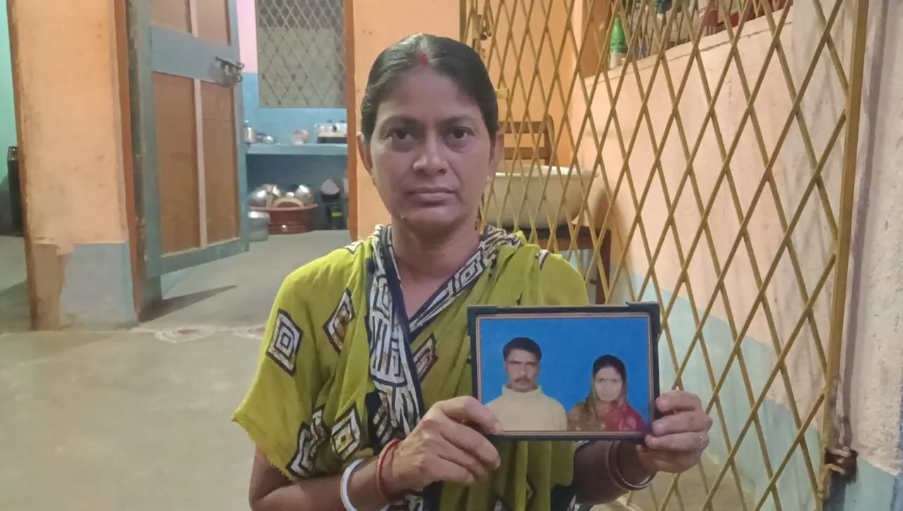 মধুচন্দ্রিমায় গিয়ে স্বামীকে খুন সোনমের, অন্যদিকে ১৬ বছর ধরে স্বামীর ছবি বুকে আগলে অপেক্ষায় সন্ধ্যাদেবী