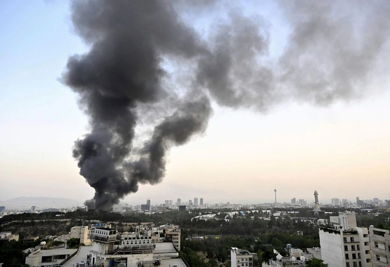 পূর্ব তেহরানে হামলা ইসরাইলের, বাসিন্দাদের অন্যত্র সরে যাওয়ার সময় না দিয়েই হামলা