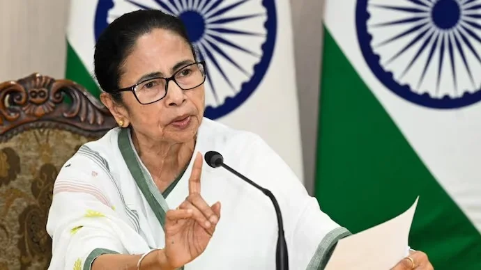 ‘সংবিধান হত্যা দিবস’ পালনে রাজ্যকে চিঠি কেন্দ্রের, ‘আপনারা গণতন্ত্র মানেন?’ নিশানা মুখ্যমন্ত্রীর