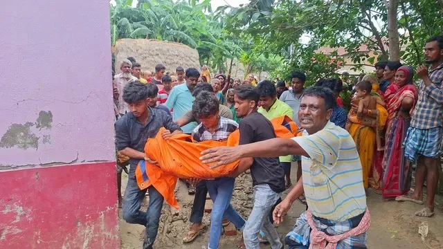 লাভপুরে বোমা বিস্ফোরণ, মৃত্যু কমপক্ষে ২ জনের