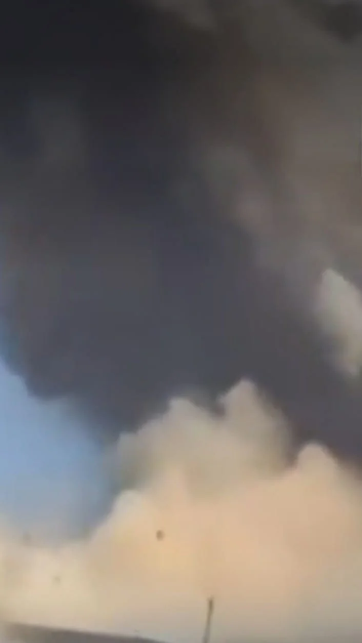 এবার দিনের বেলায় ইসরাইলে হামলা চালাল ইরান, বিঘ্নিত বিদ্যুৎ পরিষেবা