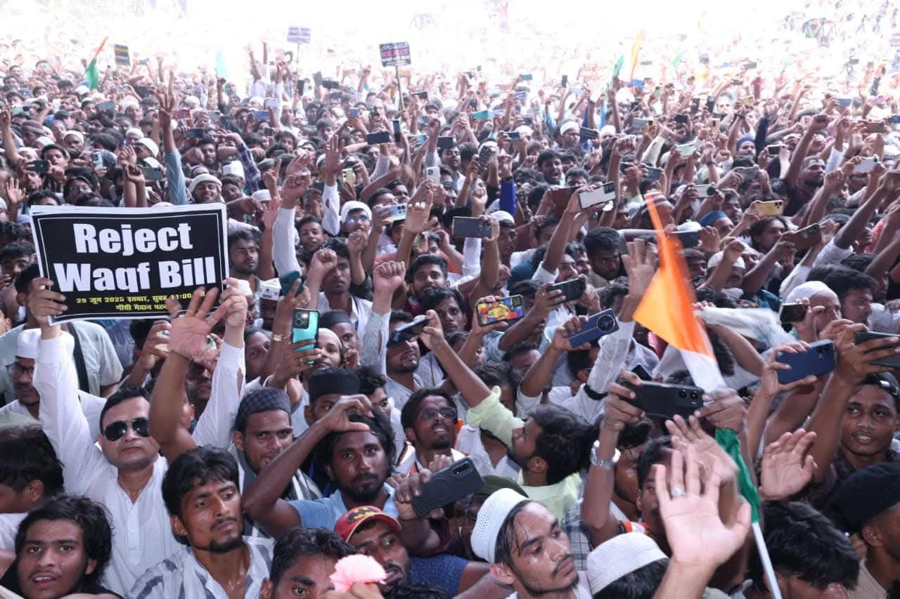 "ভোটে জিতলে ওয়াকফ আইন ডাস্টবিনে ছুড়ে ফেলা হবে", হুঁশিয়ারি তেজস্বী যাদবের