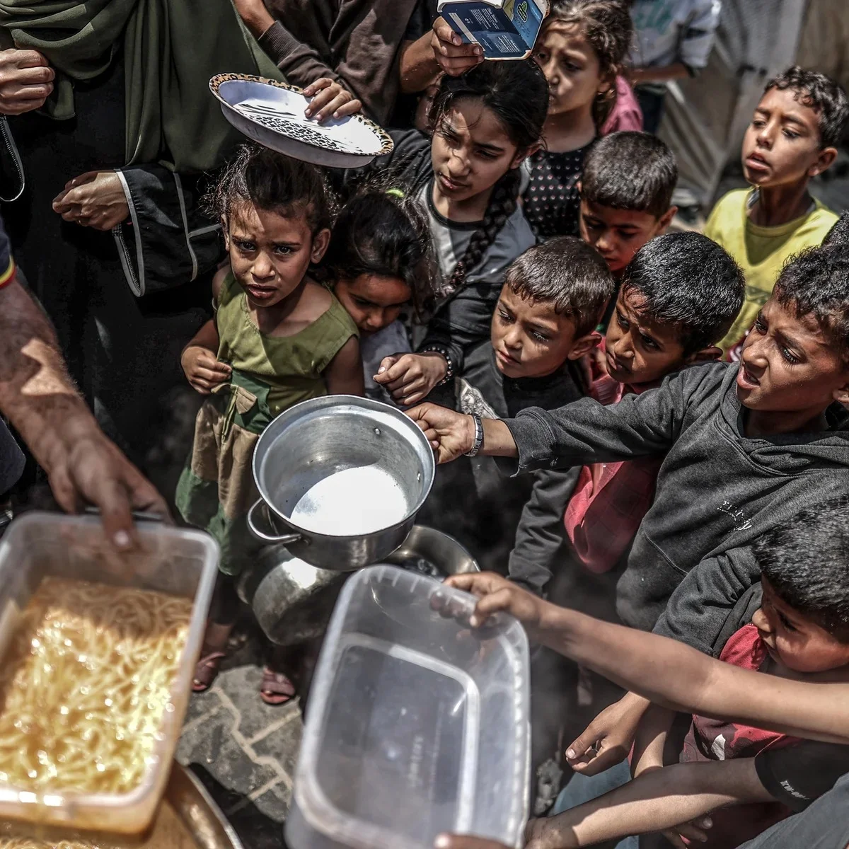 “আমরা কী অপরাধ করেছি” প্রশ্ন গাজার শিশুদের, একদিনে প্রাণ গেল ৭২ জন ফিলিস্তিনির