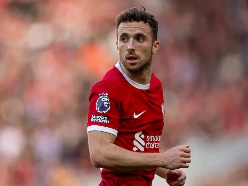 মর্মান্তিক সড়ক দুর্ঘটনা, নিহত লিভারপুলের তারকা ফুটবলার দিয়োগো জোটার