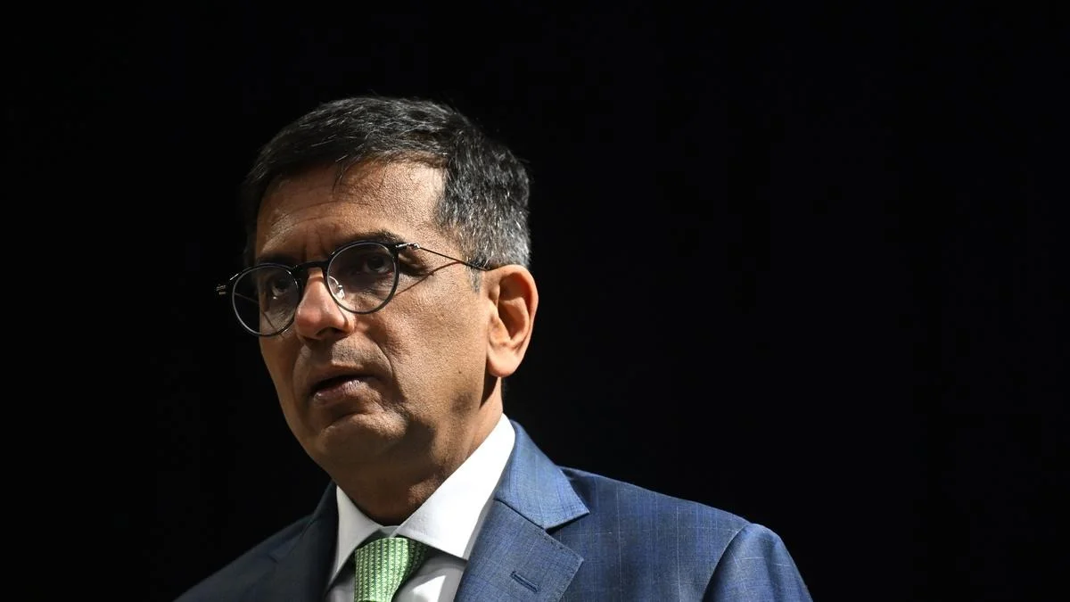 চন্দ্রচূড়কে প্রধান বিচারপতির বাংলো ছাড়াতে কেন্দ্রকে সুপ্রিম চিঠি