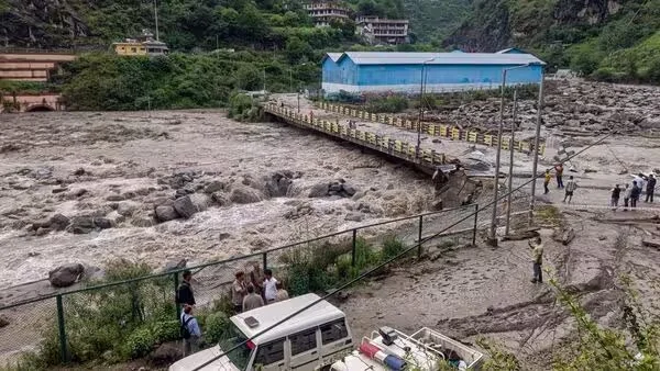 বন্যায় বিপর্যস্ত হিমাচল প্রদেশ, মৃত বেড়ে ৭৪