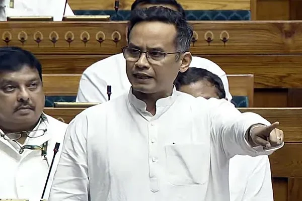 পাকিস্তান থেকে সন্ত্রাসবাদীরা ভারতে ঢুকল কীভাবে? কেন্দ্রকে কড়া প্রশ্ন কংগ্রেস সাংসদ গৌরব গগৈয়ের