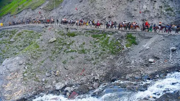 ধস নেমে মৃত্যু তীর্থযাত্রীর, অনির্দিষ্টকালের জন্য স্থগিত অমরনাথ যাত্রা