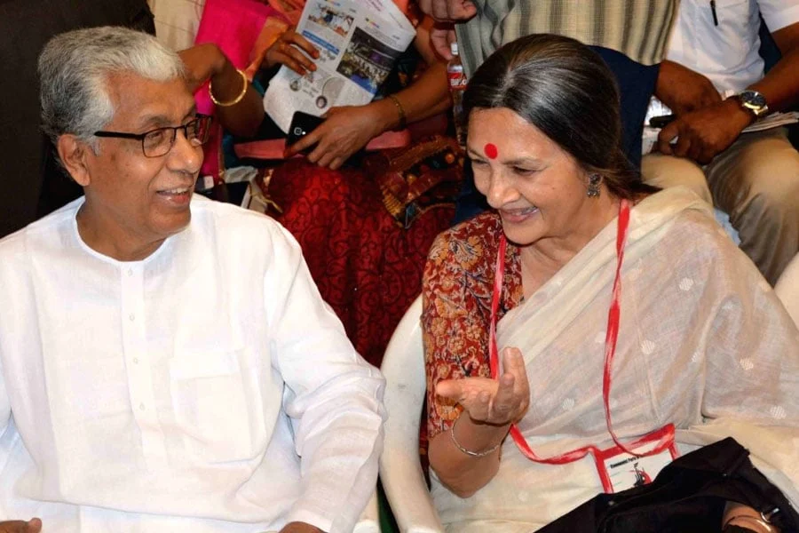 বাঙালি নিগ্রহে মমতার পাশে দাঁড়ালেন ত্রিপুরার প্রাক্তন মুখ্যমন্ত্রী মানিক সরকার