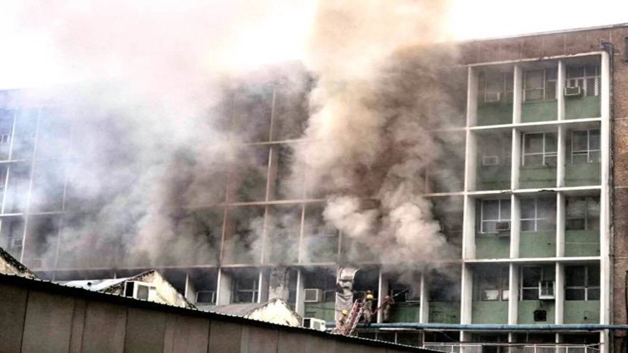 BREAKING, দিল্লি AIIMS-এ আগুন, ঘটনাস্থলে দমকলের ৮টি ইঞ্জিন