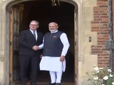 ব্রিটেনের সঙ্গে মুক্ত বাণিজ্য চুক্তি সই করলেন মোদি এবং স্টার্মার