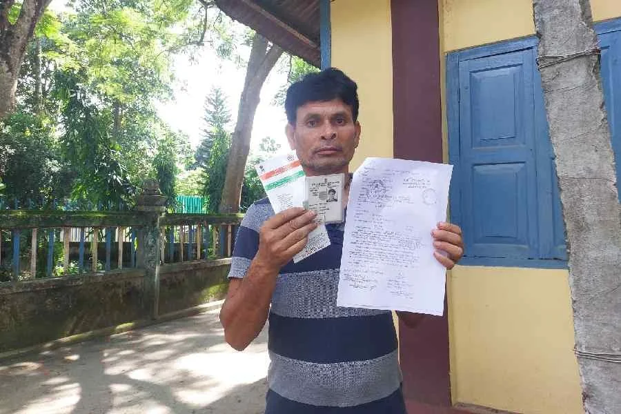 উত্তম কুমার ব্রজবাসীকে 'বিদেশি' তকমা, ফুঁসে উঠলেন মমতা