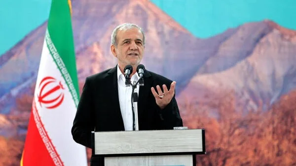 পাকিস্তান সফরে ইরানের প্রেসিডেন্ট পেজেশকিয়ান