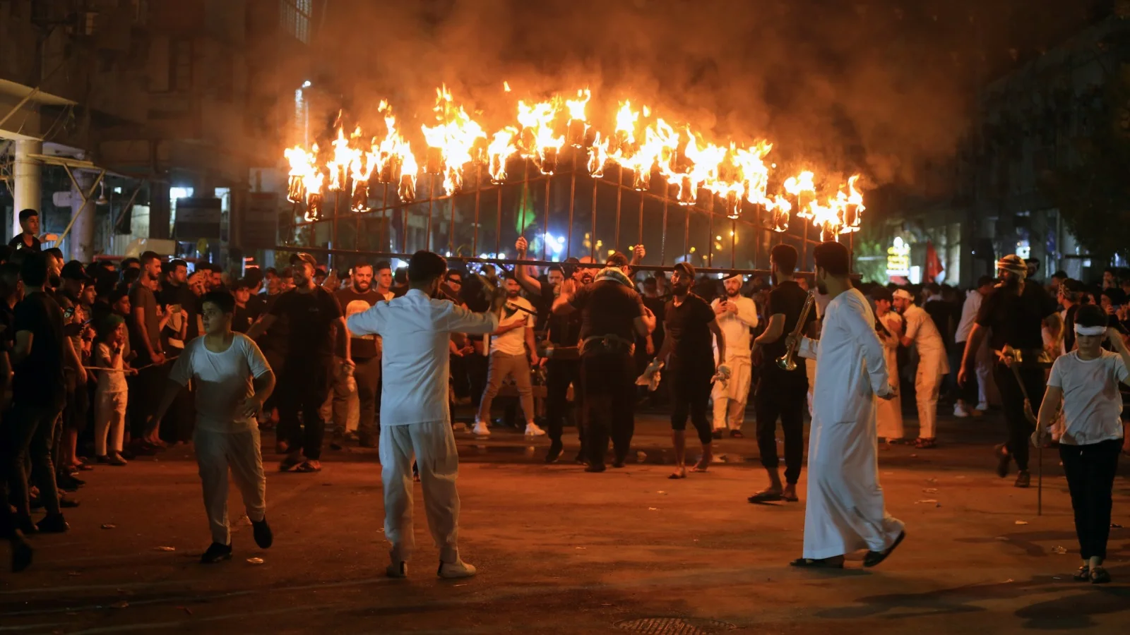 যুদ্ধ, শোক আর প্রতিরোধের আবহে দেশে দেশে পবিত্র আশুরা পালন