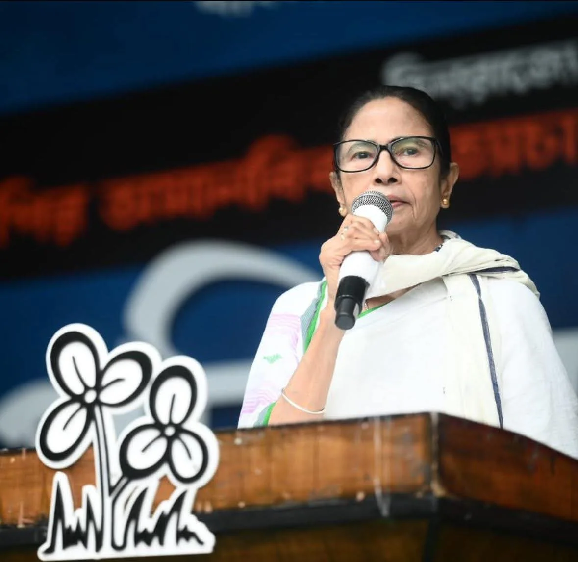 অসমে বিজেপির বিভেদমূলক অ্যাজেন্ডা সমস্ত সীমা লঙ্ঘন করেছে,অসমবাসী রুখে দাঁড়ান: মমতা