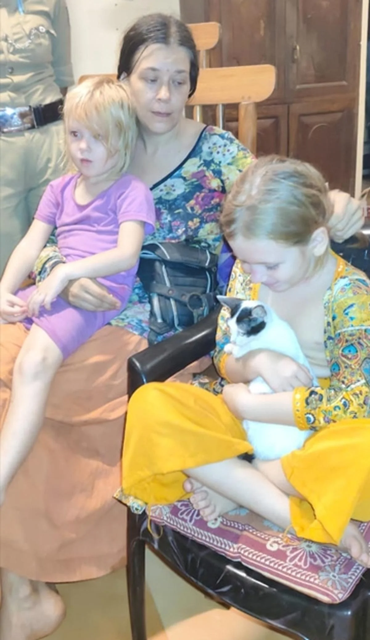 কর্নাটকের গহীন জঙ্গলের গুহা থেকে দু'সন্তান সহ উদ্ধার রাশিয়ান নারী...