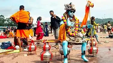 খাবারে পেঁয়াজ পরিবেশন ঘিরে ধাবা ভাঙচুর কাঁওয়ার যাত্রীদের