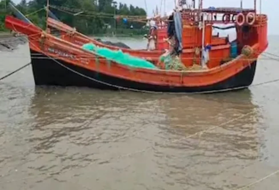 মৎস্যজীবীদের মাছ ধরার বিএলসি পাস এখনো না পাওয়ায় ক্ষোভ সুন্দরবনের মৎস্যজীবিদের মধ্যে