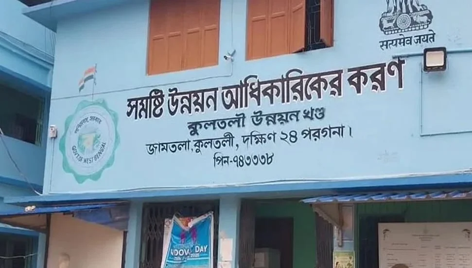 জীবিত ব্যক্তিকে মৃত বানিয়ে সরকারি প্রকল্পে প্রতারণার অভিযোগ