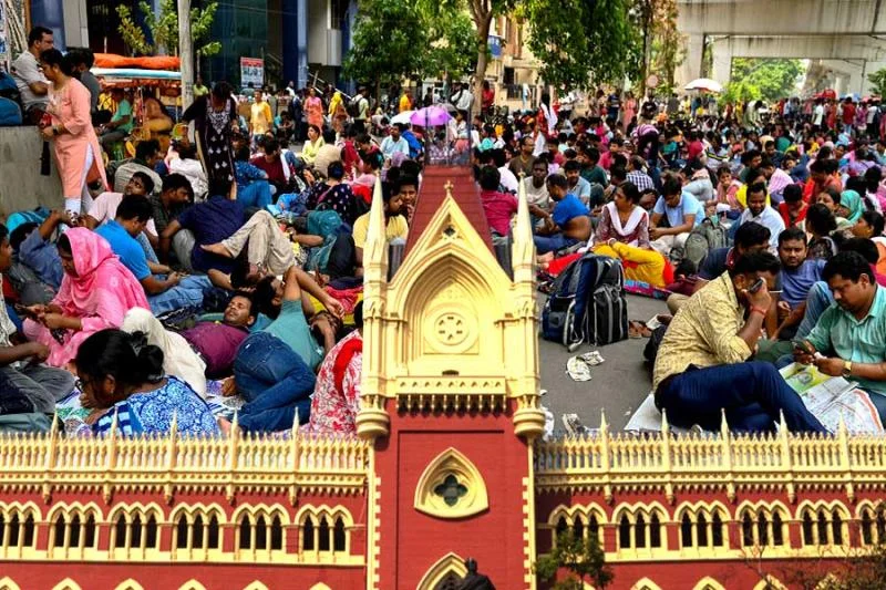 প্রাথমিক শিক্ষক নিয়োগ মামলা: চাকরি হারানো প্যারাটিচারদের পক্ষ থেকে সিঙ্গল বেঞ্চের রায় খারিজের দাবি