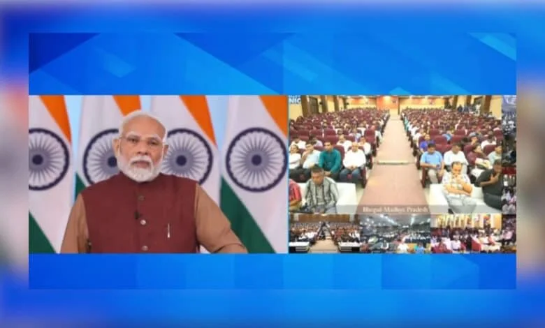 ১৬তম রোজগার মেলায় ৫১,০০০ যুবক - যুবতীকে নিয়োগপত্র বিতরণ মোদির 