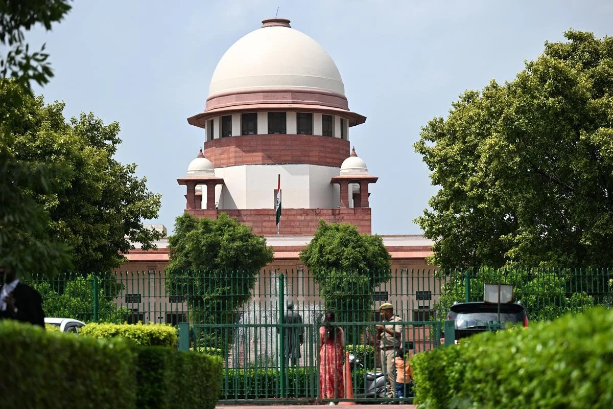 সুপ্রিম কোর্টের নির্দেশের পর ভোটার তালিকা সংশোধনে পরিচয়পত্র হিসেবে আধার গ্রহণের নির্দেশ নির্বাচন কমিশনের