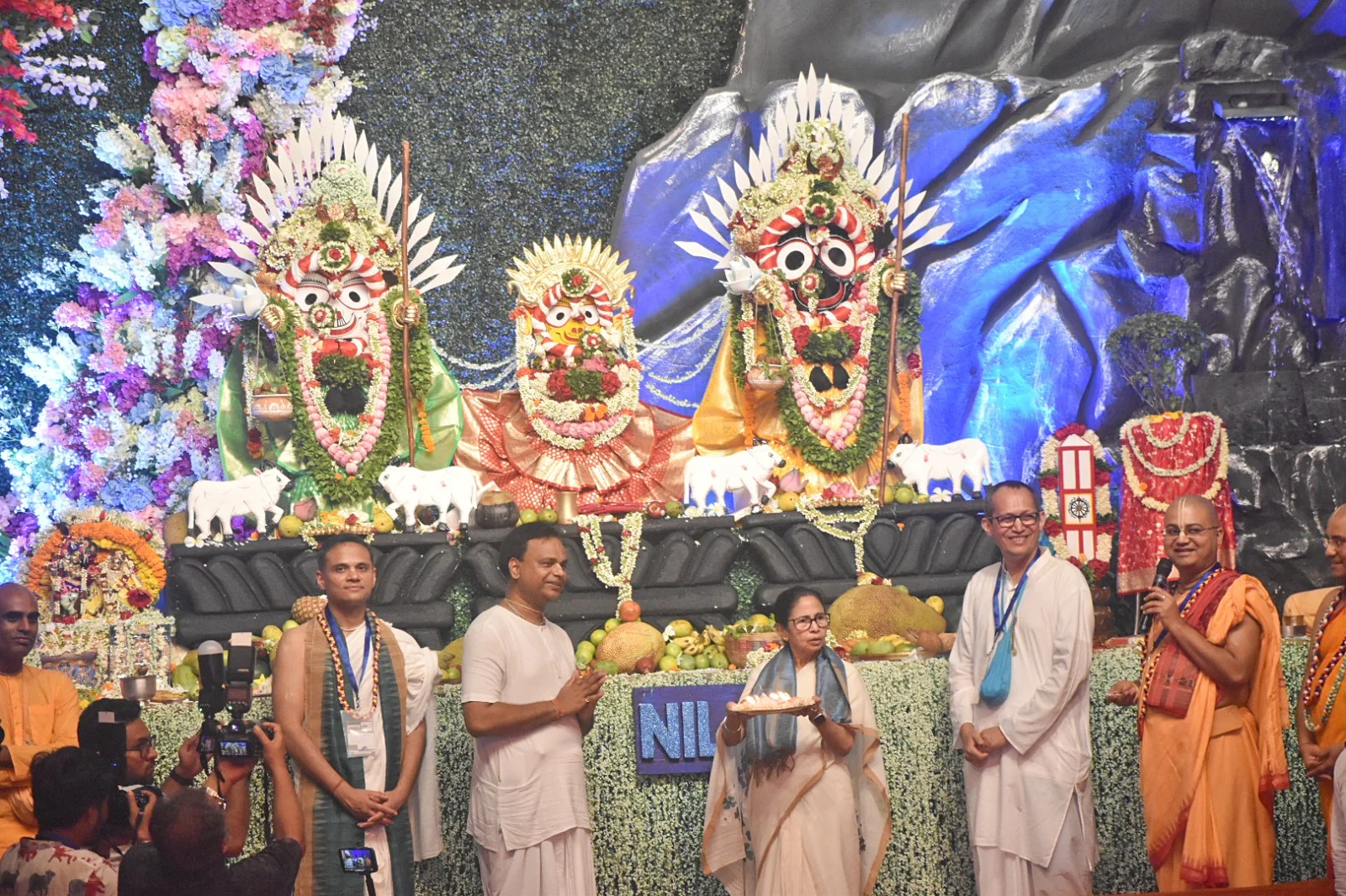 কলকাতার ইসকনে মুখ্যমন্ত্রী, আরতি করলেন তিনি