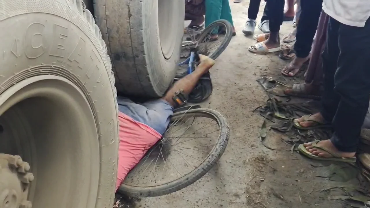 ভাঙড়ে মহরমের দিন মর্মান্তিক সড়ক দুর্ঘটনা, মালবাহী লরির চাকায় পিষ্ট হয়ে মৃত্যু সাইকেল আরোহীর