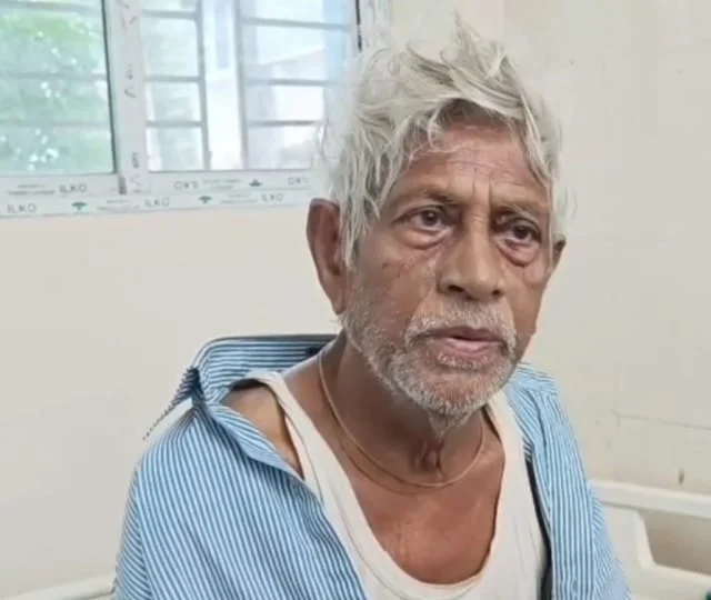 আত্মঘাতী হয়ে বেঁচে গিয়েও ছেলের কাছে ফিরতে চায় না ৭০ বছরের বৃদ্ধ সন্নাসী কর্মকার