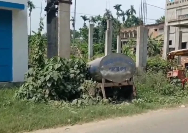 পানীয় জলের সংকটে এলাকার মানুষ, নির্বিকার পঞ্চায়েত বারুইপুরে