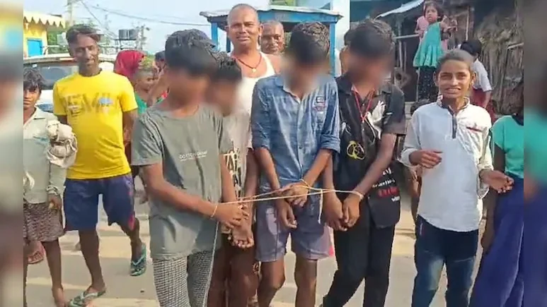 চুরির দায়ে চার বালককে মারধর, হাতে দড়ি পরিয়ে ঘোরানো হল গ্রাম
