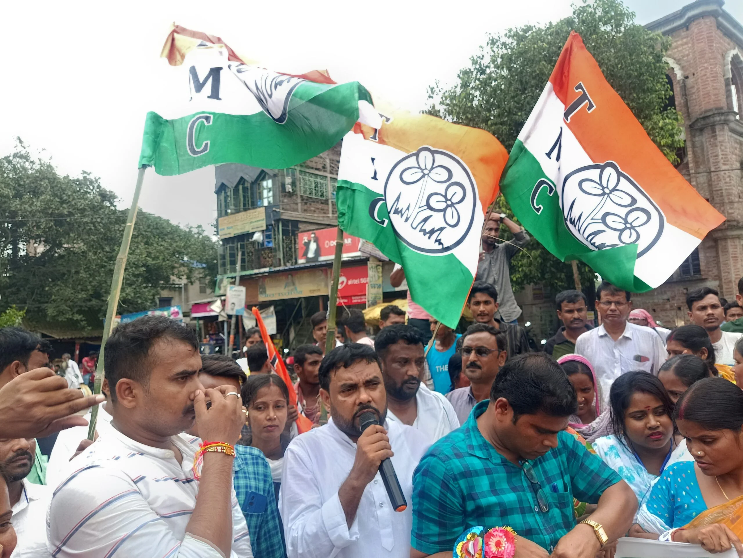 বিজেপির ভারত ছাড়ো আন্দোলনের প্রতিবাদে মন্তেশ্বর ব্লক তৃণমূল কংগ্রেসের প্রতিবাদ মিছিল মন্তেশ্বরে