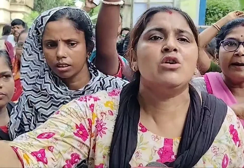 আমাদের পাড়া আমাদের সমাধানের শিবিরে এসে বিক্ষোভের মুখে তৃনমূল কাউন্সিলার